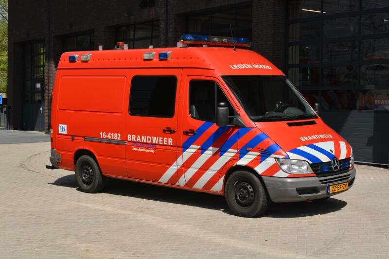 Kenteken: 22-BF-ZR Roepnummer: 16-4182 Type voertuig: AB Merk &amp; Type: Mercedes Benz 313CDi35[Sprinter] Opbouw: Akkermans Bouwjaar: 2002 In dienst: 2022 Uit dienst: Standplaats: Leiden - Noord.  Afkomstig van Leiderdorp;  Koudekerk aan den Rijn; Gouda ; Al