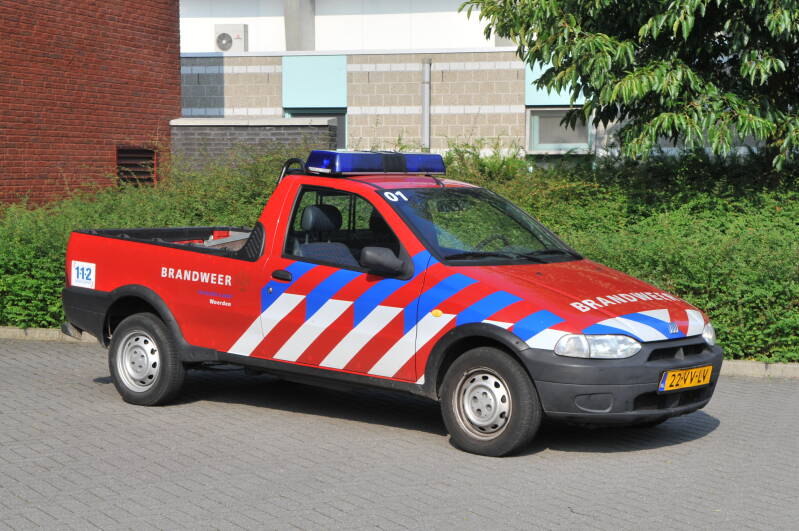 Kenteken: 22-VV-LV Roepnummer: 01 Type voertuig: PM2 Merk &amp; Type: Fiat Strada 1,9D-PickUp Opbouw: Bouwjaar: 2001 In dienst: 2001 Uit dienst: 2011