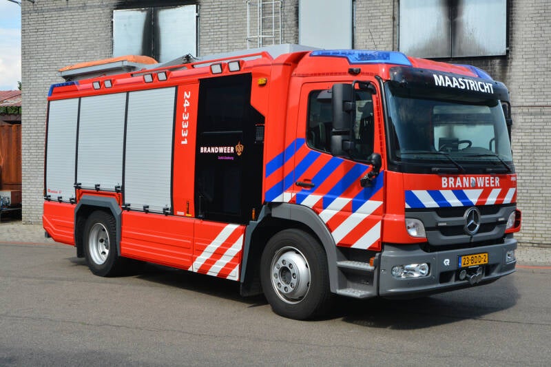 Kenteken: 23-BDD-2 Roepnummer: 24-3331 Type voertuig: TS7 LD3500 HD250 T2500/200 Merk &amp; Type: Mercedes Benz 1529F38[Atego] Opbouw: Kenbri-Rosenbauer Bouwjaar: 2013 In dienst: 2013 Uit dienst: