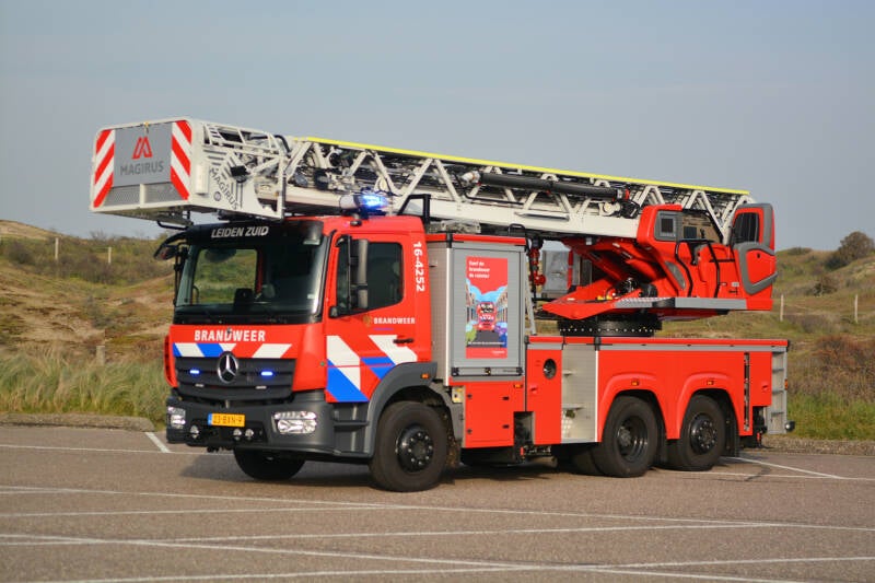 Kenteken: 23-BXN-9 Roepnummer: 16-4252 Type voertuig: AL-K30 Merk &amp; Type: Mercedes Benz 1630F46[Atego] Opbouw: Hilton-Magirus Bouwjaar: 2024 In dienst: 2024 Uit dienst: Standplaats: Leiden - Zuid