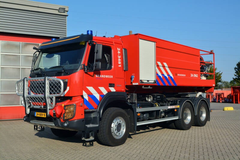 Kenteken: 24-BBV-8 Roepnummer: 24-3481 > 24-1481 Type voertuig: HAT Merk &amp; Type: Volvo FMX.330(6x6) Opbouw: Multilift Bouwjaar: 2013 In dienst: 2013 Uit dienst: