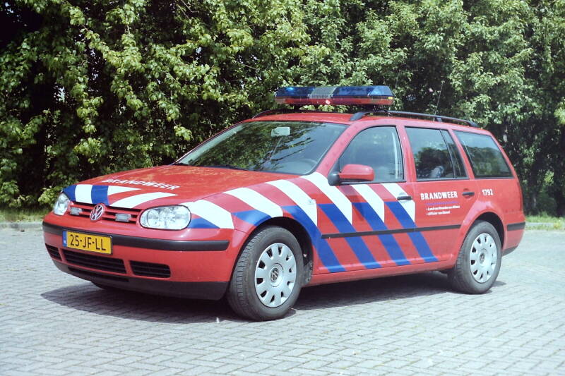 Kenteken: 25-JF-LL Roepnummer: 1792 Type voertuig: DA-OD Merk &amp; Type: Volkswagen Golf-Variant 1,6 Opbouw: Bouwjaar: 2002 In dienst: 2002 Uit dienst: 2014.Geëxporteerd naar: Polen 