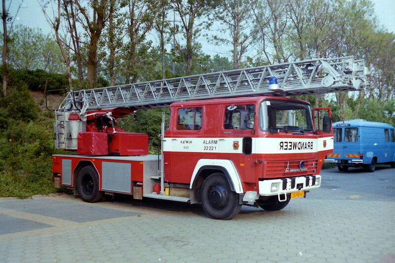 Kenteken: 25-RB-61 Roepnummer: 650 Type voertuig: AL-K30 Merk &amp; Type: Magirus Deutz 170D12F Opbouw: Magirus Bouwjaar: 1979 In dienst: 1979 Uit dienst: 2000.Opmerkingen: Naar brandweer Leiden. 