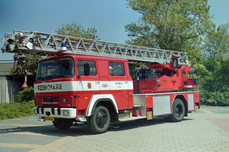 Kenteken: 25-RB-61 Roepnummer: 650 Type voertuig: AL-K30 Merk &amp; Type: Magirus Deutz 170D12F Opbouw: Magirus Bouwjaar: 1979 In dienst: 1979 Uit dienst: 2000.Opmerkingen: Naar brandweer Leiden. 