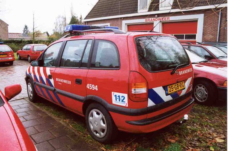 Kenteken: 25-GB-RG Roepnummer: 4294 > 4299 Type voertuig: DA-OD Merk &amp; Type: Opel Zafira 1,6XEL Opbouw: Bouwjaar: 2000 In dienst: 2000 Uit dienst: 2009