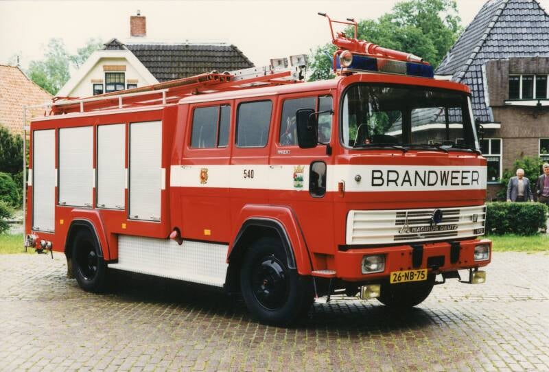 Kenteken: 26-NB-75 Roepnummer: 540 > 743 > 36-22 Type voertuig: TS10 LD2600 HD300 T2500/500 Merk &amp; Type: Magirus Deutz 170D11FA Opbouw: Motorkracht-Magirus Bouwjaar: 1979 In dienst: 1979 Uit dienst: 2006