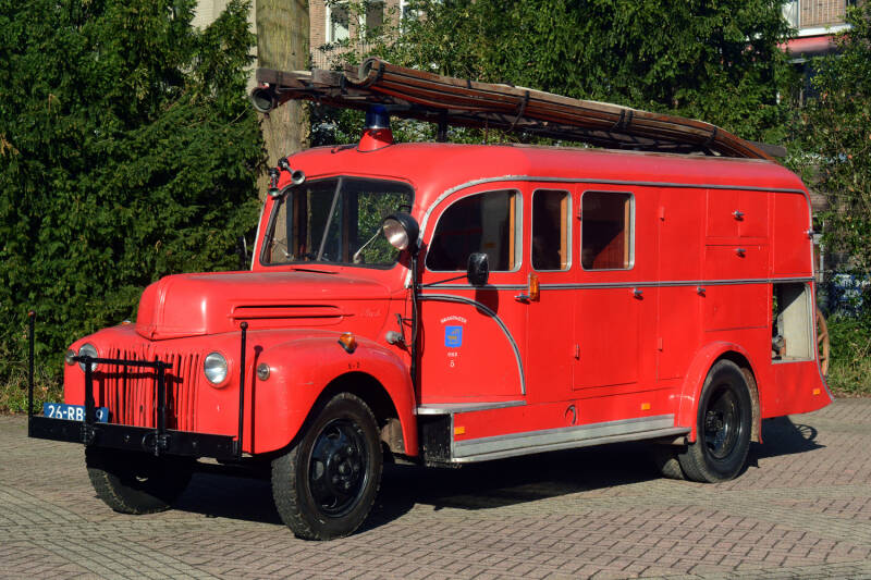 Kenteken: RA-05-78 > 26-RB-79 Roepnummer: 5 Type voertuig: TS10 LD2500 T320/800 Merk &amp; Type: Ford V8 Opbouw: Bikkers-Geesink Bouwjaar: 1947 In dienst: 1969 Uit dienst: 1980. Museumobject bezit brandweer Oss. 