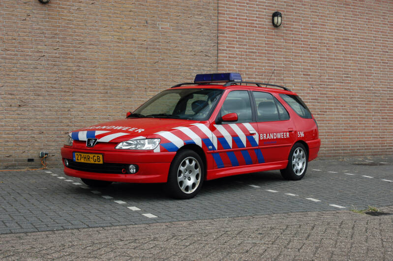 Kenteken: 27-HR-GB Roepnummer: 40-596 Type voertuig: DA Merk &amp; Type: Peugeot 306 Break 2.0i Opbouw: Bouwjaar: 2001 In dienst: 2001 Uit dienst: 2009. Opmerkingen: Verkocht aan brandweer Heerde. 