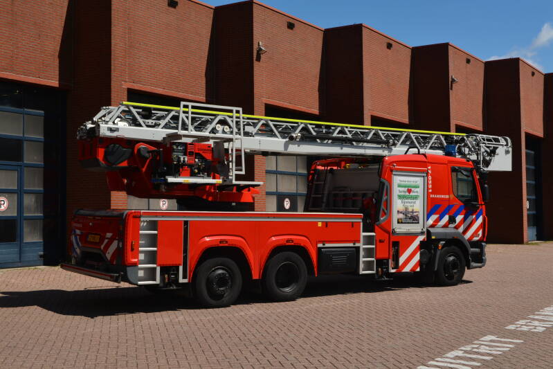 Kenteken: 27-BKL-1 Roepnummer: 17-0551 Type voertuig: AL-K30 Merk &amp; Type: DAF LF290FAN552 Opbouw: Hilton-Magirus Bouwjaar: 2018 In dienst: 2018 Uit dienst: Standplaats: Rotterdam - Frobenstraat