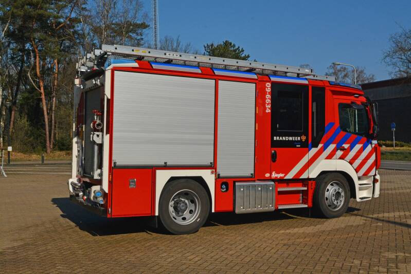 Kenteken: 27-BLP-6 Roepnummer: 09-6634 Type voertuig: TS6V LD3200 T1000 Merk &amp; Type: Mercedes Benz 1527F31[Atego] Opbouw: Ziegler Brandweertechniek Bouwjaar: 2018 In dienst: 2018 Uit dienst: