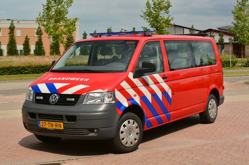 Kenteken: 27-TN-RN Roepnummer: 25-621 > 25-4002 Type voertuig: DB Merk &amp; Type: Volkswagen Transporter T5-Kombi 1,9TDi Opbouw: Bouwjaar: 2006 In dienst: 2006 Uit dienst: 2016 Standplaats: Almere - Poort
