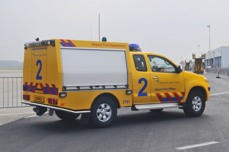 Kenteken: Roepnummer: 2 > 2791 > 6695 Type voertuig: HV-3 / DA-OD Merk &amp; Type: Toyota Hilux 2,5D-SX Opbouw: Plastisol Bouwjaar: 2008 In dienst: 2008 Uit dienst: Standplaats: Beek