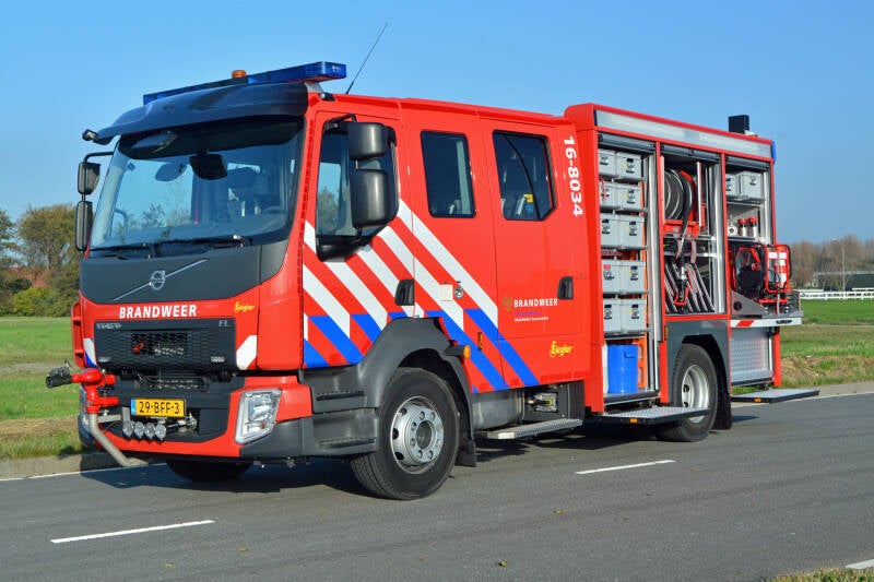 Kenteken: 29-BFF-3 Roepnummer: 16-8034 Type voertuig: TS7 LD3000 HD275 T3000/180 Merk &amp; Type: Volvo FL816 Opbouw: Ziegler Brandweertechniek Bouwjaar: 2014 In dienst: 2014 Uit dienst: Eerste Nederlands blusvoertuig met EURO 6 motor, DLS-systeem. 