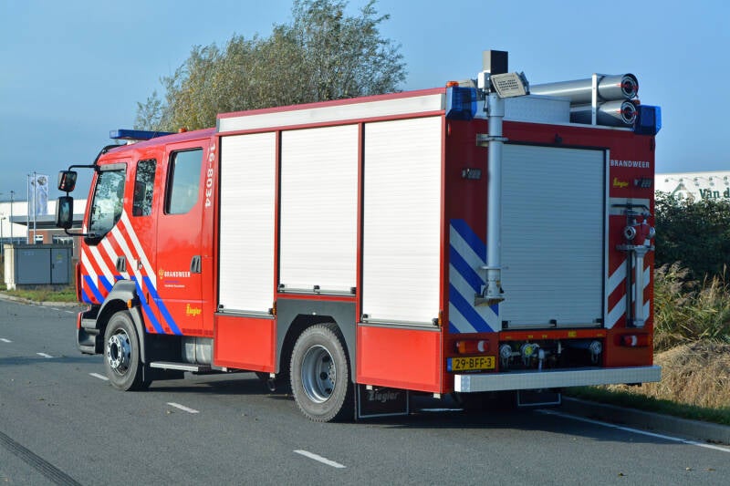 Kenteken: 29-BFF-3 Roepnummer: 16-8034 Type voertuig: TS7 LD3000 HD275 T3000/180 Merk &amp; Type: Volvo FL816 Opbouw: Ziegler Brandweertechniek Bouwjaar: 2014 In dienst: 2014 Uit dienst: Eerste Nederlands blusvoertuig met EURO 6 motor, DLS-systeem. 