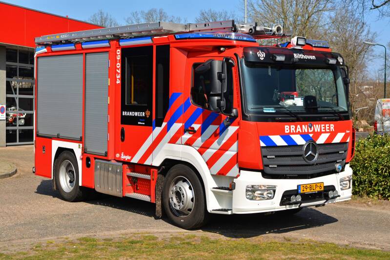Kenteken: 29-BLP-6 Roepnummer: 09-0734 Type voertuig: TS6V LD3200 T1000 Merk &amp; Type: Mercedes Benz 1527F31 Opbouw: Ziegler Brandweertechniek Bouwjaar: 2018 In dienst: 2018 Uit dienst: