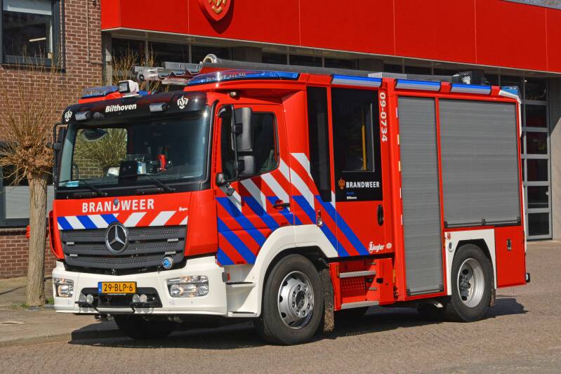 Kenteken: 29-BLP-6 Roepnummer: 09-0734 Type voertuig: TS6V LD3200 T1000 Merk &amp; Type: Mercedes Benz 1527F31 Opbouw: Ziegler Brandweertechniek Bouwjaar: 2018 In dienst: 2018 Uit dienst: