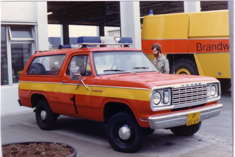 Kenteken: 31-UG-69 Roepnummer: 1 Type voertuig: DA-OD Merk &amp; Type: Dodge Ramcharger W100 Opbouw: Bouwjaar: 1978 In dienst: 1978 Uit dienst: 1985 Standplaats: Schiphol (Gem.Haarlemmermeer)