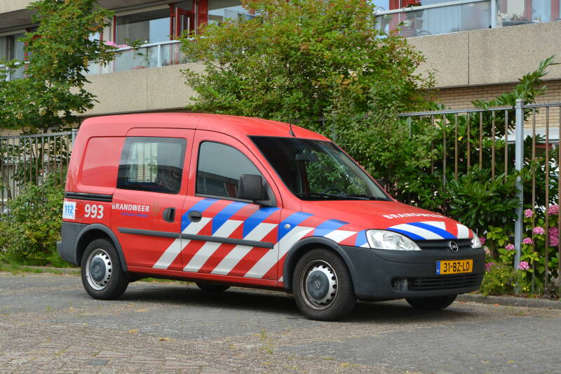 Kenteken: 31-BZ-LD Roepnummer: 993 Type voertuig: DV Merk &amp; Type: Opel Combo-C1,3DT Opbouw: Bouwjaar: 2006 In dienst: 2006 Uit dienst: 2020 Standplaats: Gouda