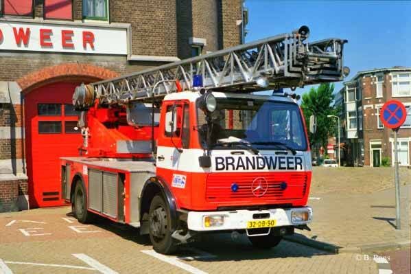 Kenteken: 32-DB-50 Roepnummer: 44 > 54 Type voertuig: AL-K30 Merk &amp; Type: Mercedes Benz 1419F42 Opbouw: Metz Bouwjaar: 1978 In dienst: 1978 Uit dienst: 1998.  Thans busmuseum Den Haag