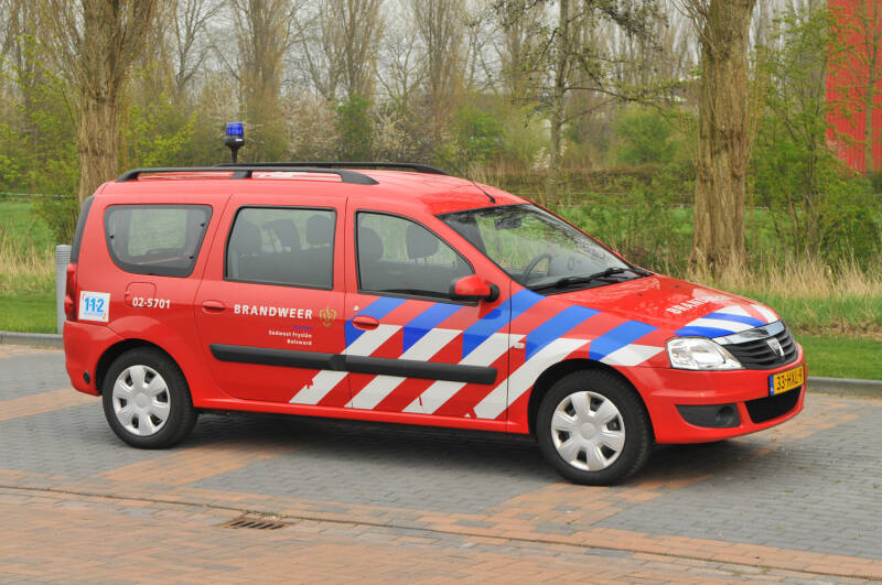 Kenteken: 33-HXL-9 Roepnummer: DA1 > 02-5701 Type voertuig: DA Merk &amp; Type: Dacia Logan 1,6MPi Opbouw: Bouwjaar: 2009 In dienst: 2009 Uit dienst: 2018. Naar Sneek.