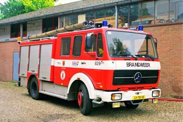 Kenteken: 33-TB-18 Roepnummer: 829 Type voertuig: TS10 LD2600 HD240 T1500 Merk &amp; Type: Mercedes Benz 1017F36 Opbouw: den Hartog-Ziegler Bouwjaar: 1980 In dienst: 1980 Uit dienst: 1998