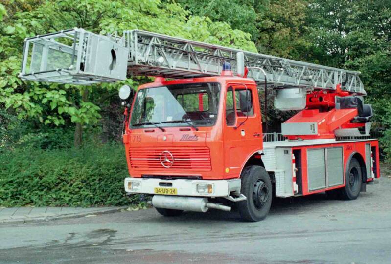 Kenteken: 34-UB-24 Roepnummer: 715 Type voertuig: AL-K30 Merk &amp; Type: Mercedes Benz 1419F42 Opbouw: Metz Bouwjaar: 1980 In dienst: 1980 Uit dienst: 2001