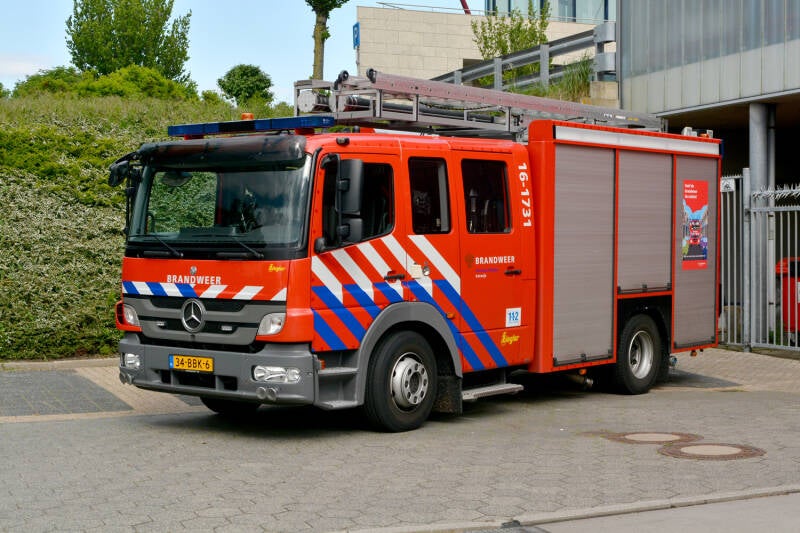 Kenteken: 34-BBK-6 Roepnummer: 16-1731 Type voertuig: TS7 LD3000 T1600 Merk &amp; Type: Mercedes Benz 1526F38[Atego] Opbouw: Ziegler Brandweertechniek Bouwjaar: 2012 In dienst: 2012