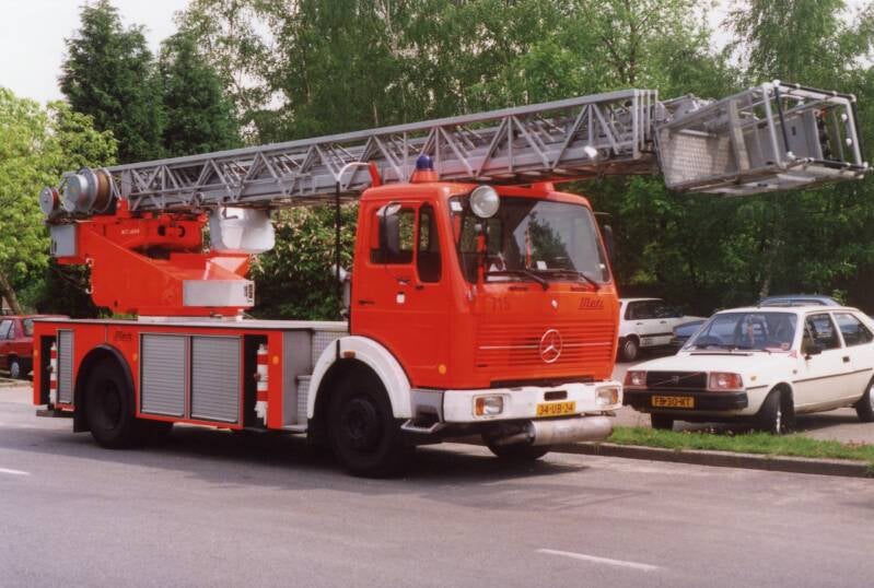 Kenteken: 34-UB-24 Roepnummer: 715 Type voertuig: AL-K30 Merk &amp; Type: Mercedes Benz 1419F42 Opbouw: Metz Bouwjaar: 1980 In dienst: 1980 Uit dienst: 2001