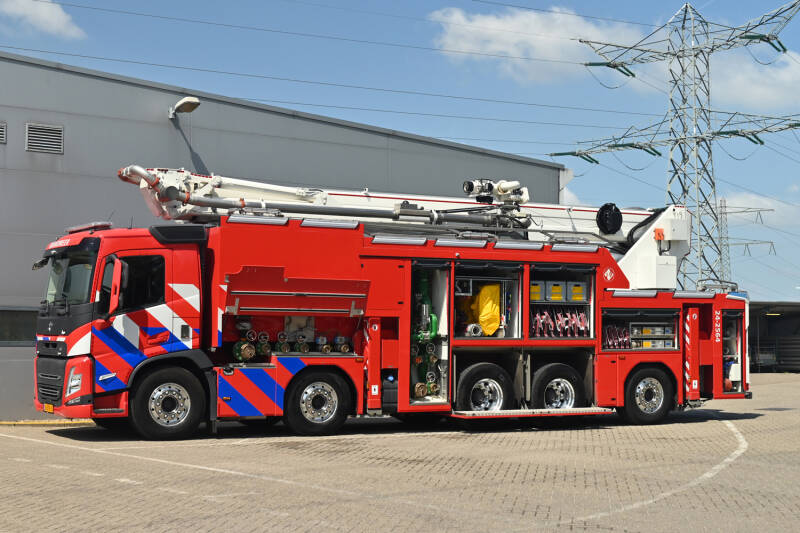 Kenteken: 35-BTR-2 Roepnummer: 24-2564 Type voertuig: SB2 LD10000 T-/6000 Merk &amp; Type: Volvo FM540(10x4/6) Opbouw: Ziegler Brandweertechniek-Cela Bouwjaar: 2022 In dienst: 2023 Uit dienst: Standplaats: Geleen
