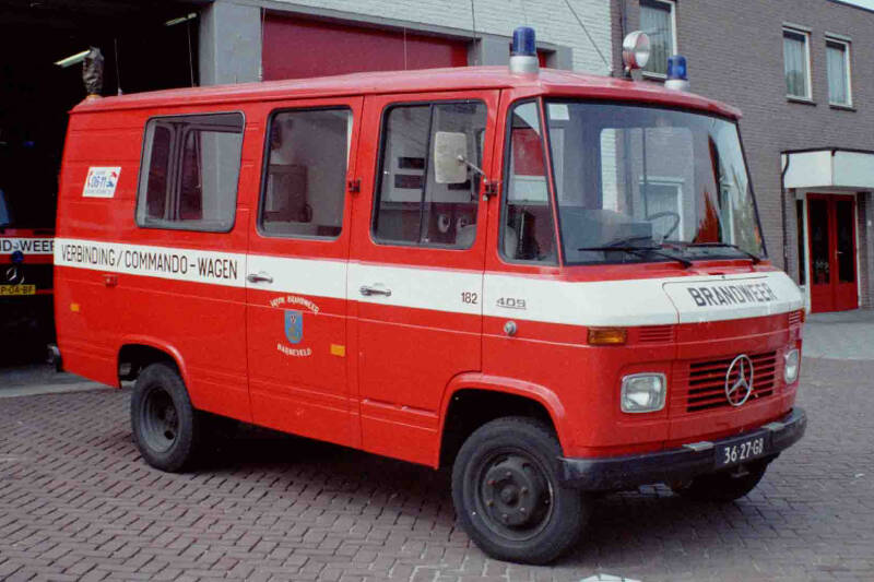 Kenteken: 36-27-GB Roepnummer: 182 Type voertuig: VC-2 Merk &amp; Type: Mercedes Benz L408G29 Opbouw: Bouwjaar: 1975 In dienst: 198. Uit dienst: 19..Opmerkingen: Ombouw uit GM. 