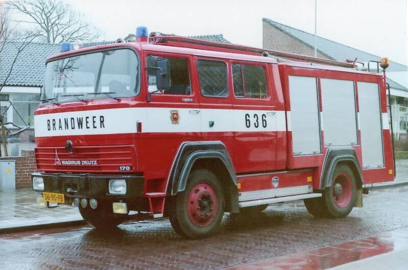 Kenteken: 36-90-PB Roepnummer: 636 Type voertuig: TS10 LD2800 HD300 T1350/150 Merk &amp; Type: Magirus Deutz 170D11F Opbouw: Motorkracht-Magirus Bouwjaar: 1976 In dienst: 1976 Uit dienst: 1987