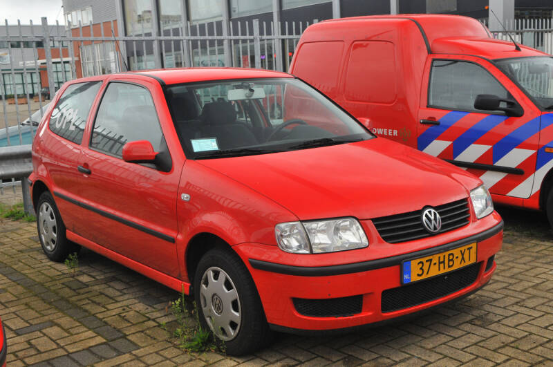 Kenteken: 37-HB-XT Roepnummer: 892 > Opl. Type voertuig: DA-PR Merk &amp; Type: Volkswagen Polo 1.9SDI Opbouw: Bouwjaar: 2001 In dienst: 2001 Uit dienst:.. Sinds 2008 tbv opleidingen. 