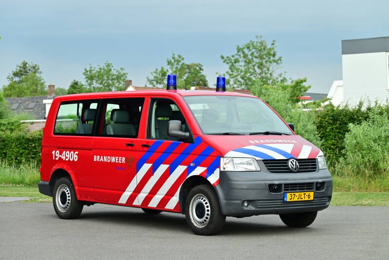 Kenteken: 37-JLT-6 Roepnummer: Type voertuig: DB Merk &amp; Type: Volkswagen Transporter T5-1,9TDi Opbouw: Bouwjaar: 2009 In dienst: 2023 Uit dienst:..    Afkomstig van 's Heer Arendskerke ; ex Arnemuiden 