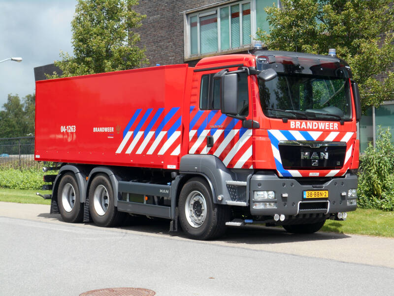 Kenteken: 38-BBN-2 Roepnummer: 04-1264 > 04-1263 Type voertuig: TW-WA (LD2000 T15000) Merk &amp; Type: MAN 26.360BBF[TGS] Opbouw: DRV-Jöhstadt Bouwjaar: 2013 In dienst: 2013 Uit dienst: