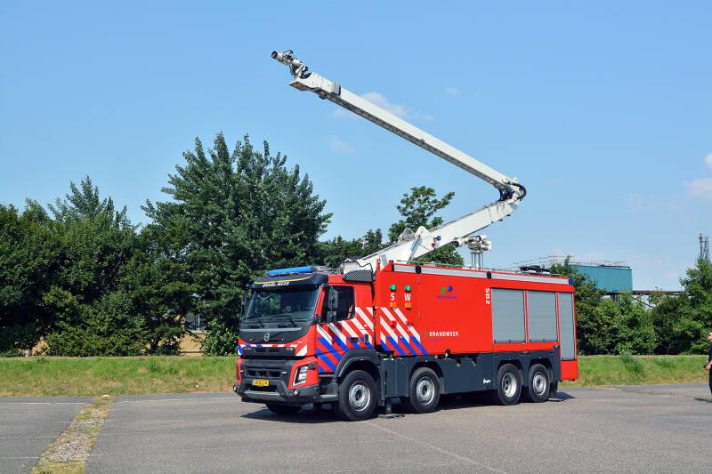 Kenteken: 38-BJJ-4 Roepnummer: SB2 Type voertuig: SB2 LD10000 T2000/5000 Merk &amp; Type: Volvo FMX450(8x4) Opbouw: Ziegler Brandweertechniek Bouwjaar: 2017 In dienst: 2017 Uit dienst: Standplaats: Vlissingen-Oost