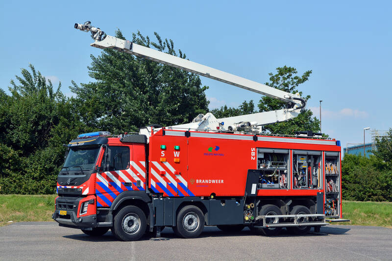 Kenteken: 38-BJJ-4 Roepnummer: SB2 Type voertuig: SB2 LD10000 T2000/5000 Merk &amp; Type: Volvo FMX450(8x4) Opbouw: Ziegler Brandweertechniek Bouwjaar: 2017 In dienst: 2017 Uit dienst: Standplaats: Vlissingen-Oost