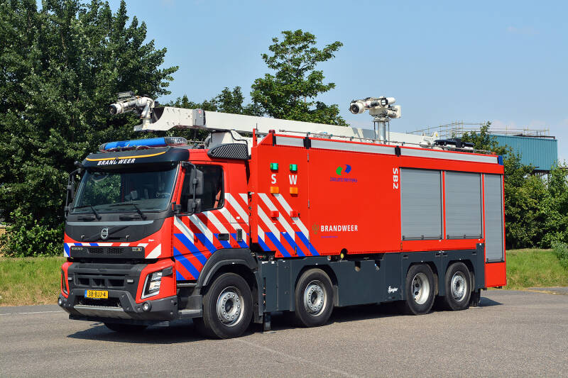 Kenteken: 38-BJJ-4 Roepnummer: SB2 Type voertuig: SB2 LD10000 T2000/5000 Merk &amp; Type: Volvo FMX450(8x4) Opbouw: Ziegler Brandweertechniek Bouwjaar: 2017 In dienst: 2017 Uit dienst: Standplaats: Vlissingen-Oost