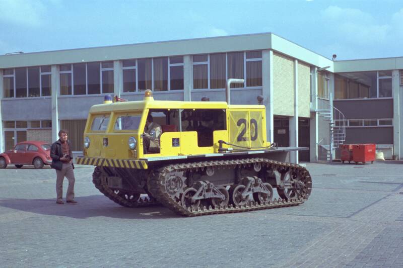 Kenteken: -- Roepnummer: 20 Type voertuig: BE Merk &amp; Type: HighSpeed-Waukesha 145GZ Opbouw: Kronenburg Bouwjaar: 1967 In dienst: 197. ? Uit dienst: 1979 Standplaats: Schiphol (Gem. Haarlemmermeer)