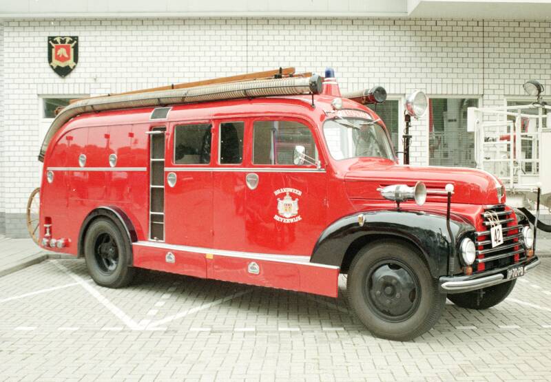 Kenteken: GZ-53272 > RA-39-26 > 39-70-PB Type voertuig: TS10 LD2500 T500 Merk &amp; Type: Ford Köln Opbouw: Kronenburg Bouwjaar: 1952 In dienst: 1952 Uit dienst: 1979.  Museumvoertuig bezit brandweer.