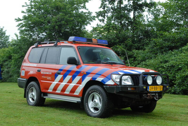 Kenteken: 39-BB-TB Roepnummer: 4521 Type voertuig: PM.[AMB] Merk &amp; Type: Toyota Land Cruiser 90Van3.0D Opbouw: Akkermans Bouwjaar: 2002 In dienst: 2002 Uit dienst: 2008 Standplaats: Vlissingen (Olympiaweg).  