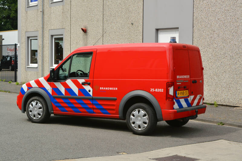 Kenteken: 4-VNB-30 Roepnummer: 25-813 > 25-8202 Type voertuig: DV Merk &amp; Type: Ford Transit Connect 1,8TDCi Opbouw: Bouwjaar: 2011 In dienst: 2011 Uit dienst: 2020 Standplaats: Almere - Poort