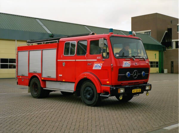 Kenteken: 40-38-XB Roepnummer: AS4 > 601 Type voertuig: AS9 LD2800 P750 Merk &amp; Type: Mercedes Benz 1017F36 Opbouw: Kronenburg Bouwjaar: 1977 In dienst: 1977 Uit dienst: 199.