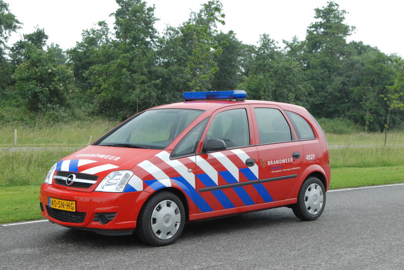 Kenteken: 40-SN-HG Roepnummer: 19-4527 Type voertuig: DA Merk &amp; Type: Opel Meriva-A Opbouw: Bouwjaar: 2006 In dienst: 2006 Uit dienst: Standplaats: Trainingscentrum-Vlissingen