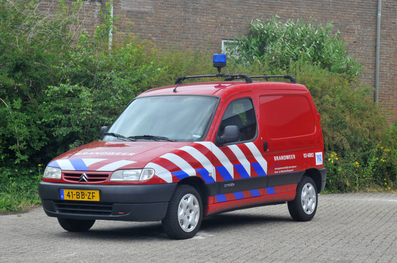 Kenteken: 41-BB-ZF Roepnummer: 02-6802 Type voertuig: PM2 Merk &amp; Type: Citroën Berlingo 1,9D Opbouw: Bouwjaar: 2002 In dienst: 2002 Uit dienst: 2012
