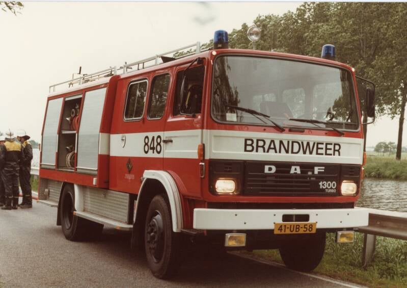 Kenteken: 41-UB-58 Roepnummer: 295 &gt; 848 Type voertuig: TS9 LD2500 HD250 T1500 Merk &amp; Type: DAF FF1300DT340 Opbouw: Bikkers-Metz Bouwjaar: 1980 In dienst: 1980 Uit dienst: 1995