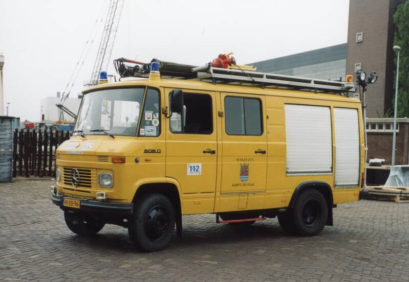 Kenteken: 41-UB-96 Roepnummer: 634 &gt; 5634 Type voertuig: TS8 LD2000 HD230 T800 Merk &amp; Type: Mercedes Benz LF608D29 Opbouw: Den Hartog Bouwjaar: 1980 In dienst: 1980 Uit dienst: 2002