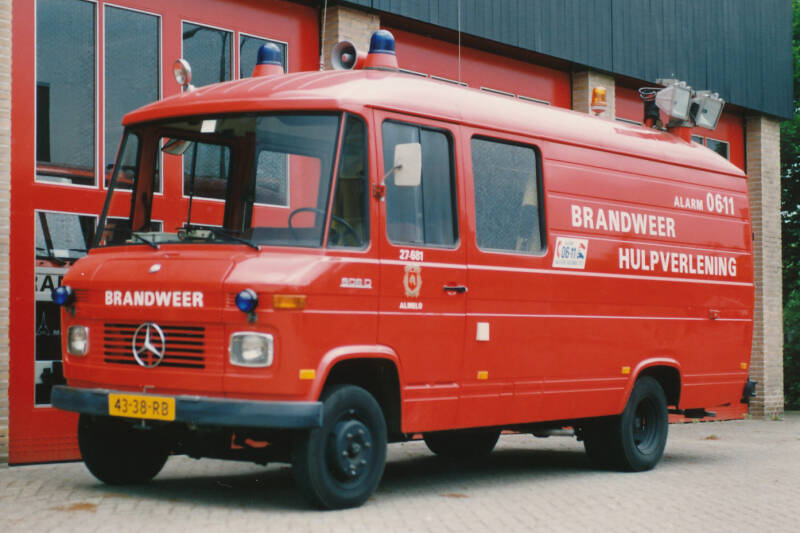 Kenteken: 43-38-RB Roepnummer: 27-618  Type voertuig: WO Merk &amp; Type: Mercedes Benz L508D35 Opbouw: Eigen bouw Bouwjaar: 1976 In dienst: 1976 Uit dienst: 2003 (2010) Opmerkingen: In 2003 in eigen beheer omgebouwd tot PM.