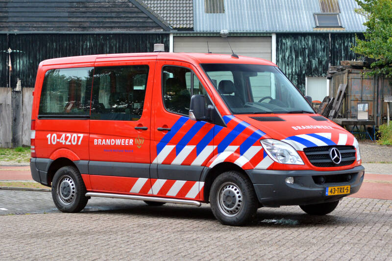 Kenteken: 43-TRX-5 Roepnummer: BGN585 > 10-4207 Type voertuig: DB Merk &amp; Type: Mercedes Benz 216CDi32[Sprinter] Opbouw: Bouwjaar: 2012 In dienst: 2012