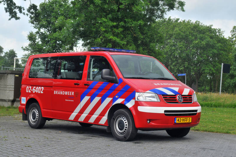 Kenteken: 43-HFF-3 Roepnummer: 64-00 > 02-6402 Type voertuig: DB Merk &amp; Type: Volkswagen Transporter T5-Kombi 2,5TDi Opbouw: Bouwjaar: 2009 In dienst: 2009 Uit dienst: 2020