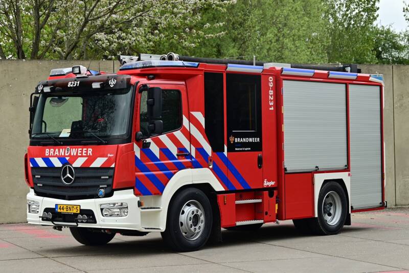 Kenteken: 44-BNT-5 Roepnummer: 09-8231 Type voertuig: TS7 LD3200 T1500 Merk &amp; Type: Mercedes Benz 1527F36[Atego] Opbouw: Ziegler Brandweertechniek Bouwjaar: 2019 In dienst: 2023 Uit dienst: